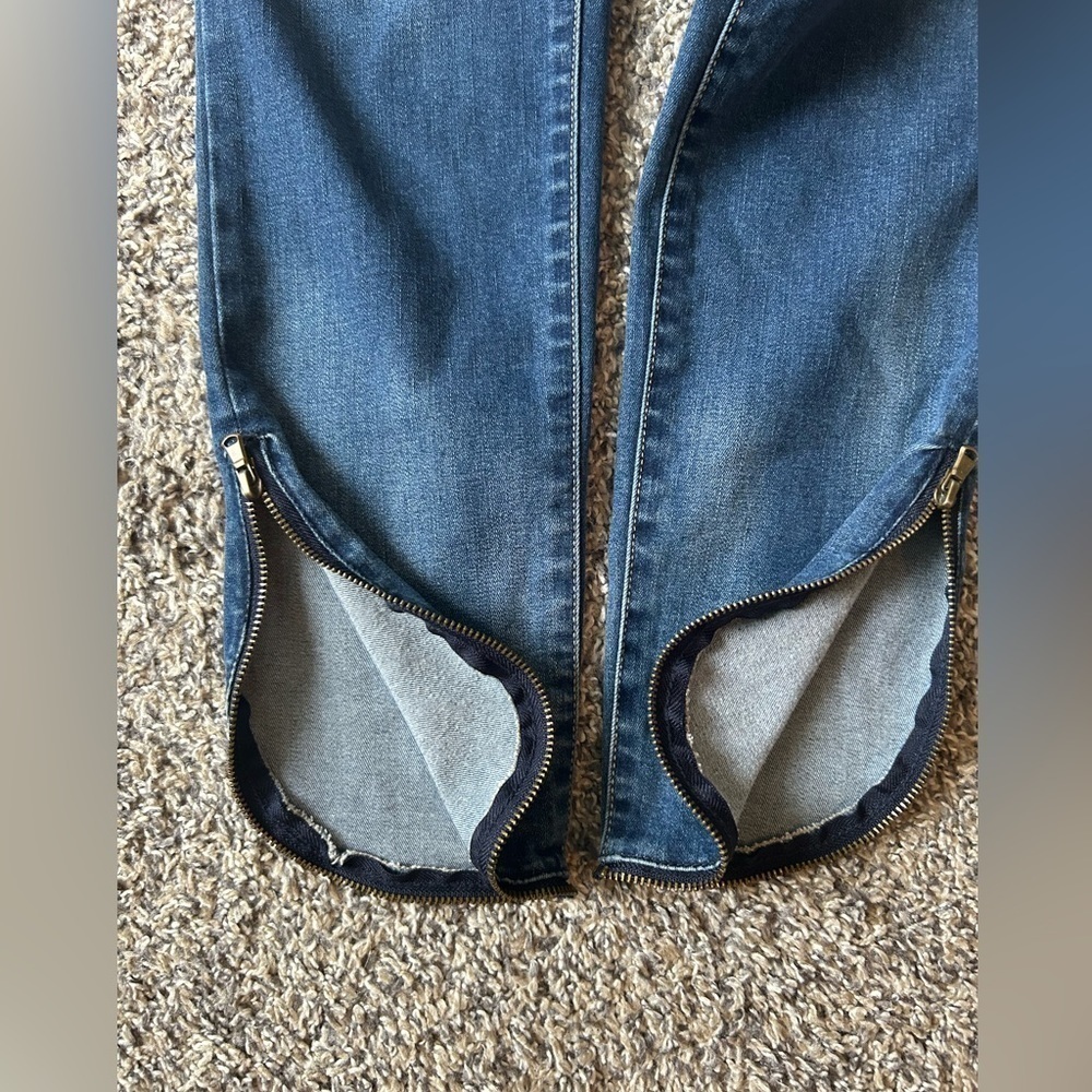 5/$25 Jennifer Lopez Skinny Ankle Jeans with zipper feature size 2 - Picture 4 of 12
